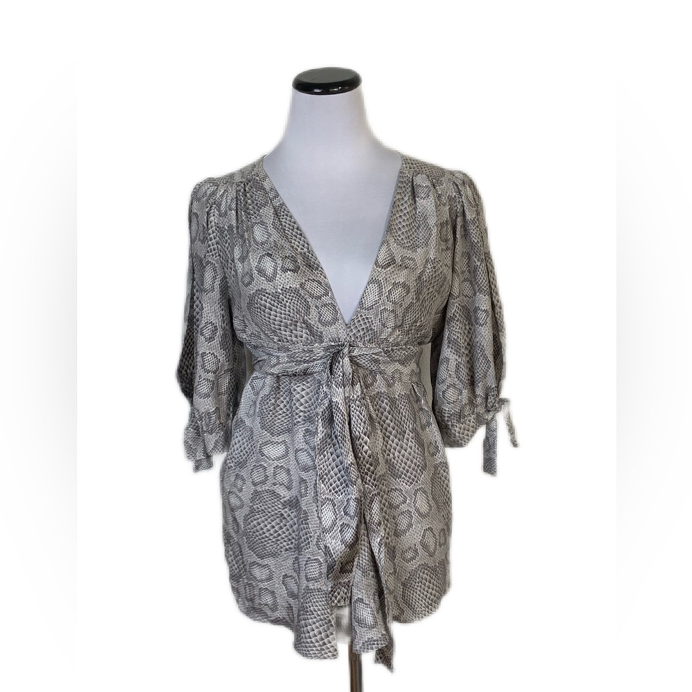 Amanda Uprichard Revolve Grey Silk Snake Print Tie Front Blouse Top SZ M